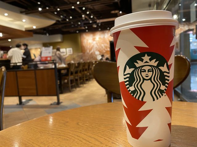 ホリデーシーズン突入。『キャナルシティ博多』スターバックスのクリスマス。