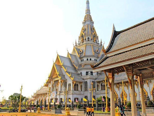 ไหว้พระขอพร วัดโสธรวรารามวรวิหาร
