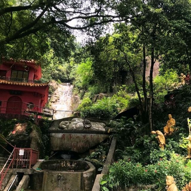 TEN THOUSAND BUDDHAS MONASTERY