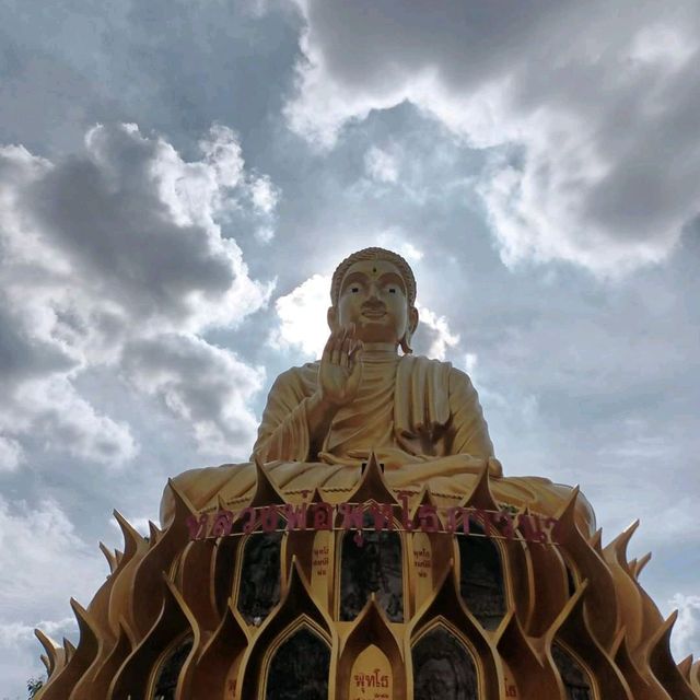 Wat Samphran 🐉🐲
The Dragon Temple, Thailand