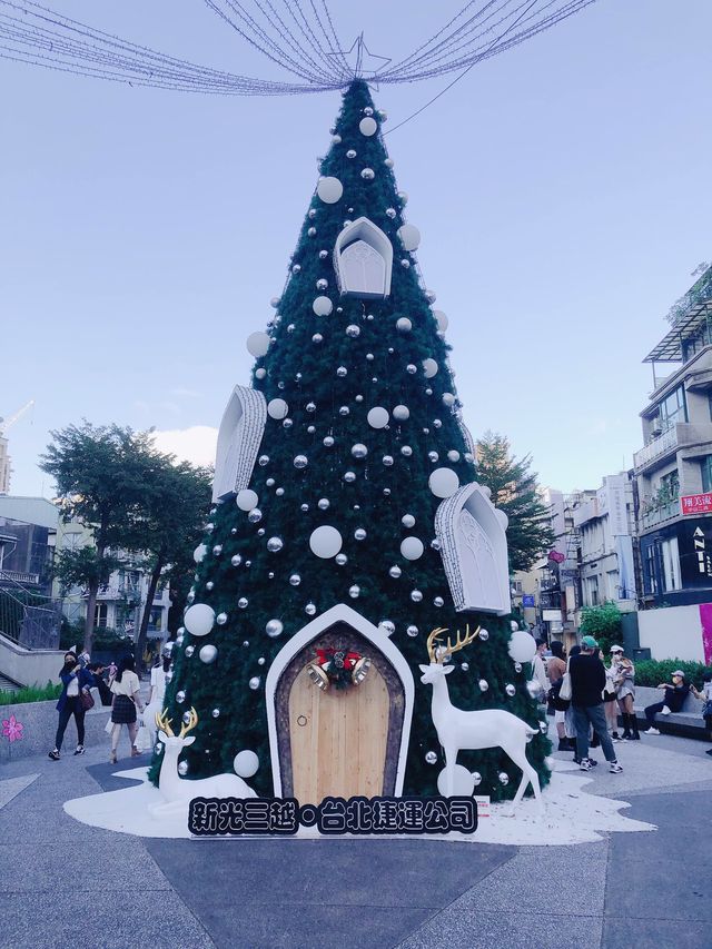 🉑️❤️溫馨的台北捷運中山站線形公園 Zhongshan Linear Park❄️🎄