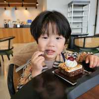 맛있는 커피와 디저트  놀거리와 볼거리 사진 찍기 좋은 카페
