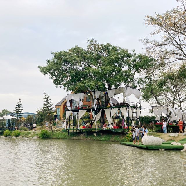 ริมลากูน คาเฟ่ แอนด์ เรสเตอรองต์  คาเฟ่และร้านอาหา