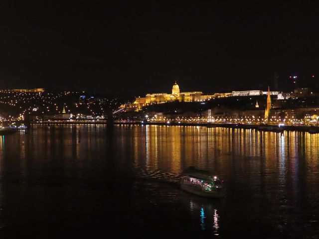 BUDA CASTLE ILLUMINATES 