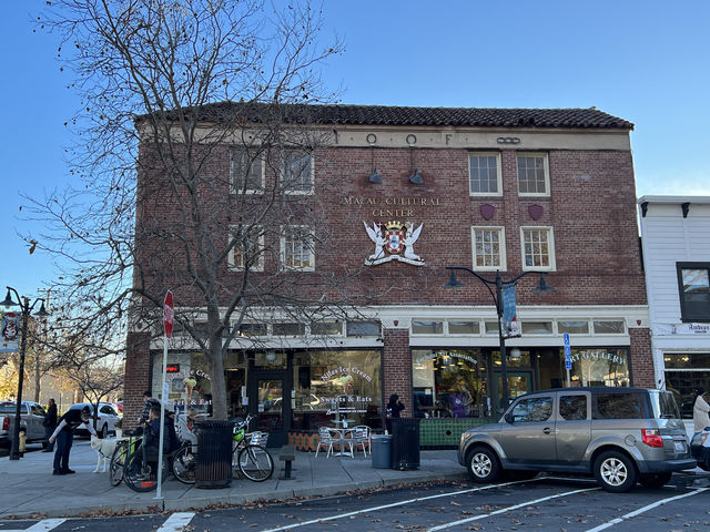 Fremont-Niles town, leisurely afternoon time.