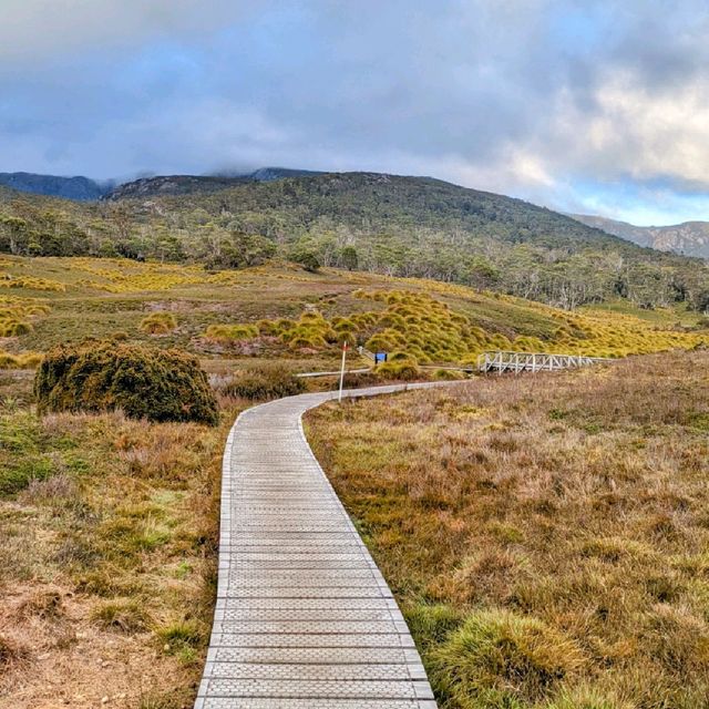 Trek to the foot of Cradle Mountain, Tasmania