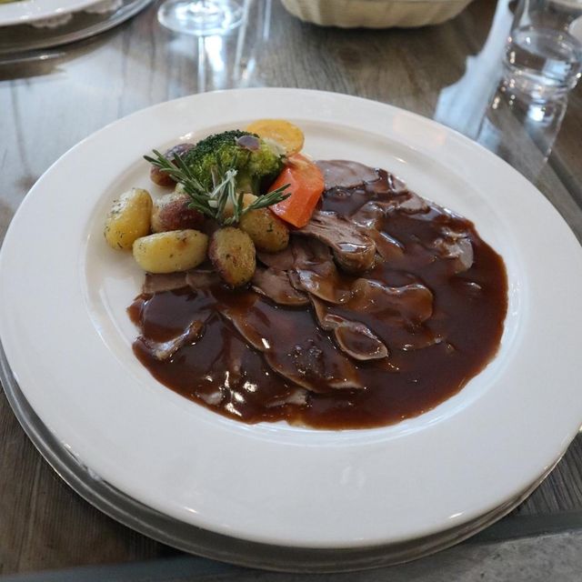 瑞士必試黑面羊料理 