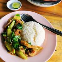 กระเพราหอม ร้านอาหารตามสั่งรสจัดจ้าน