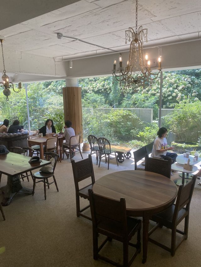 가든뷰가 환상적인 카페 ‘칸트의 마을’
