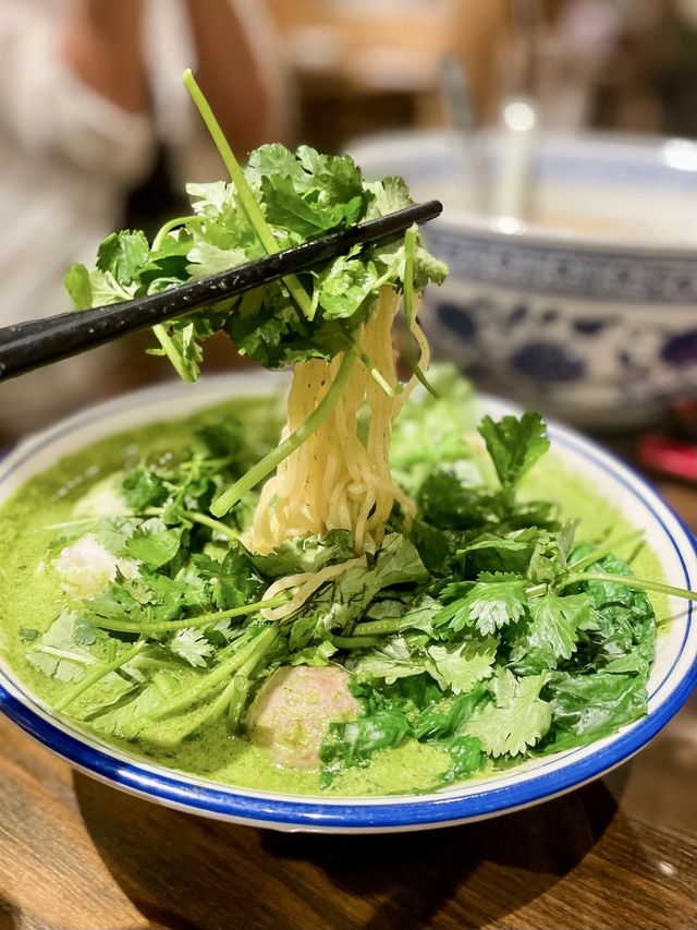 被喻為全港最辣嘅辣子雞 你又試過未？