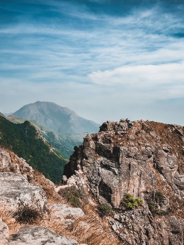 行山。（狗牙嶺一線生機）