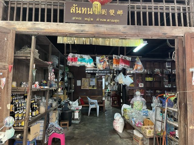 ตลาด100ปีสามชุกที่ยังมีลมหายใจ