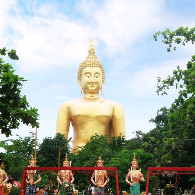 เที่ยววัดม่วง พระองค์ใหญ่ที่สุดในโลก ดูหุ่นปั้น