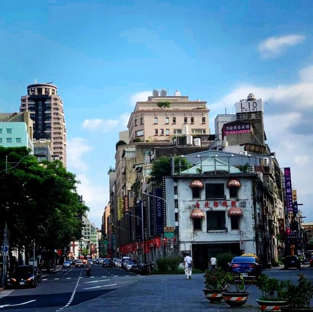 Zhongzheng District, sight seeing on 2 legs