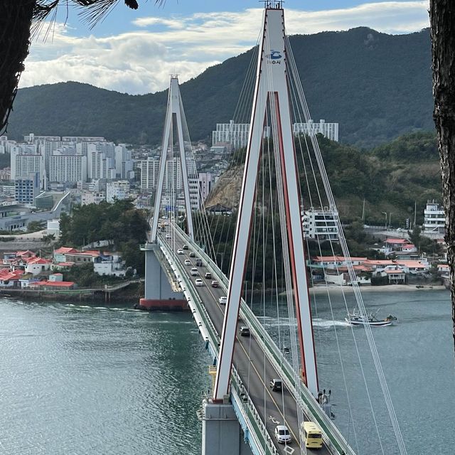 여수 바다와 시내를 한눈에 내려다볼 수 있는 돌산공원, 돌산대교 전망대 