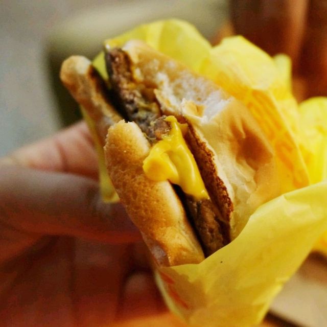 🇺🇸뉴욕 타임스퀘어 맥도날드에서 치즈버거 체험해 보아요~ 