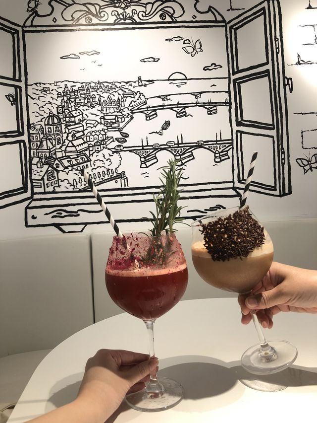 黑白格調的餐廳