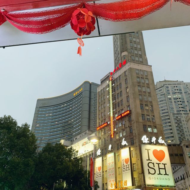 중국 상하이에 사람 많은 핫플은? "인민광장"