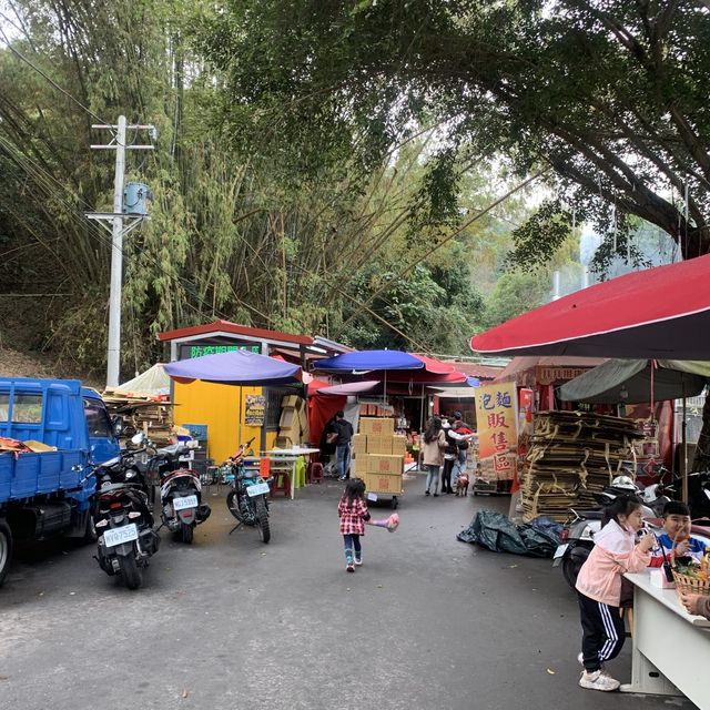 南投中寮｜只有這一間～泡麵土地公！泡麵是唯一供品～