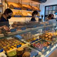 尖沙咀超人氣麵包店🥨🥖🥯門口人龍絡繹不絕