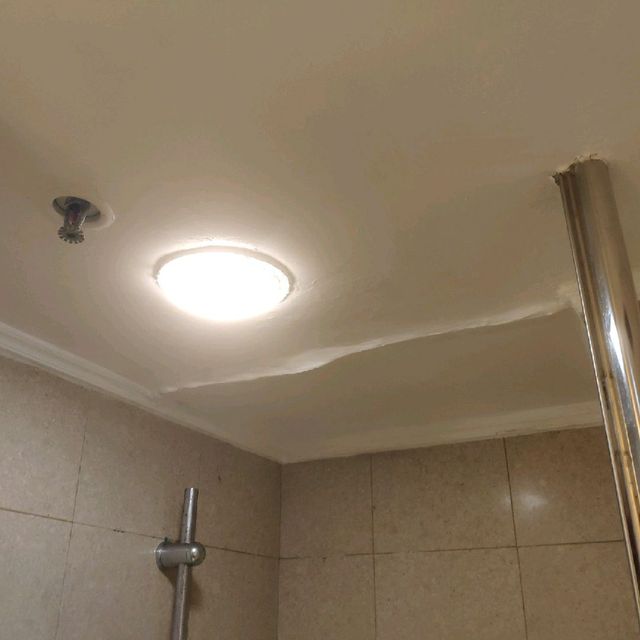 房間老式,裝修殘舊