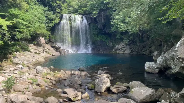 Cheonjeyeon falls