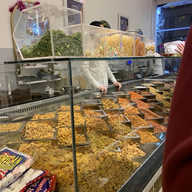 Yummy Rayahen cafe/ sweets 