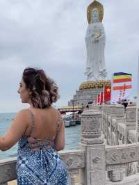 The stunning statue of Guanyin Goddess 