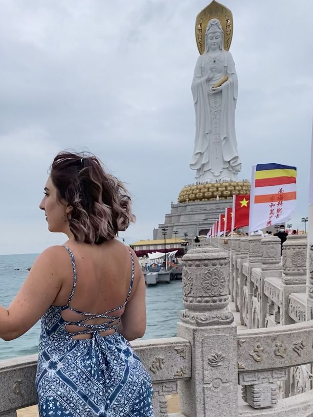 The stunning statue of Guanyin Goddess 