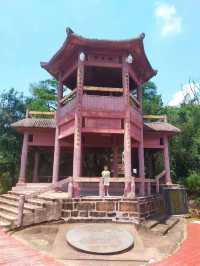 Danxia Zhanglao Peak - Walking around the top