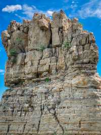 Beijing Hiking | Exploring the Dragon Palace Mountain Stone Array and Discovering the Thousand-Year Flower Tower.