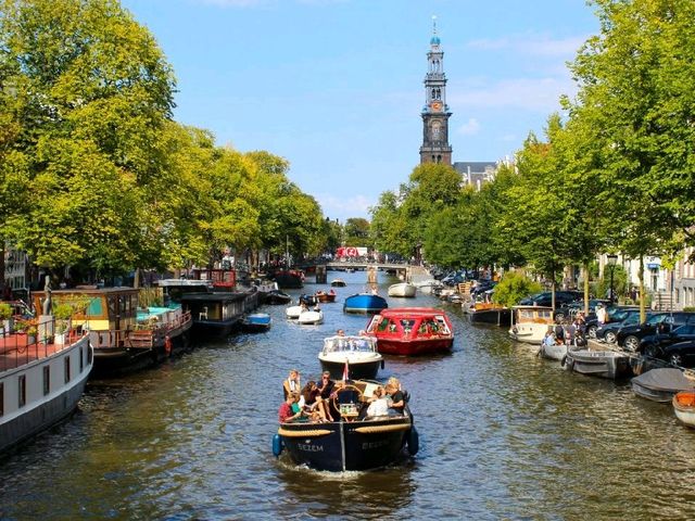 Explore the Canals of Amsterdam