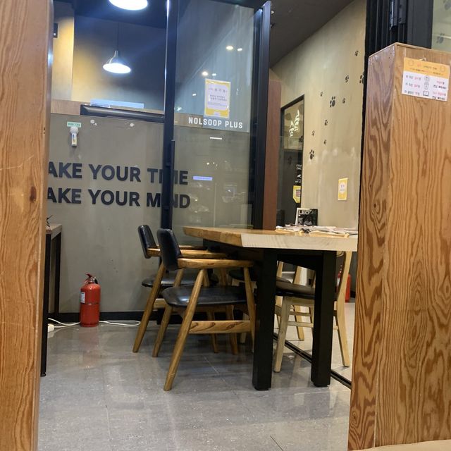 비 오는 날 하기 좋은 실내 놀거리! 홍대 놀숲+