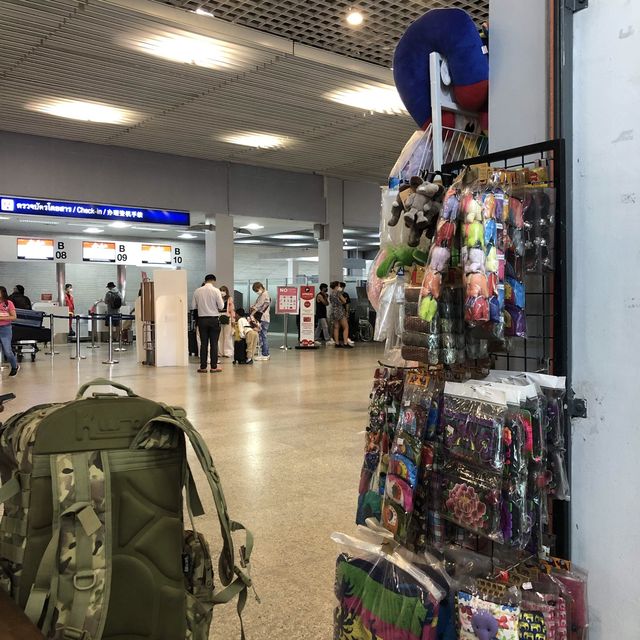 cozy airport with coffee shops 