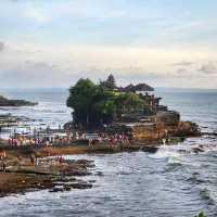 Tanah Lot วัดริมทะเล 🌅 ที่บาหลี 
