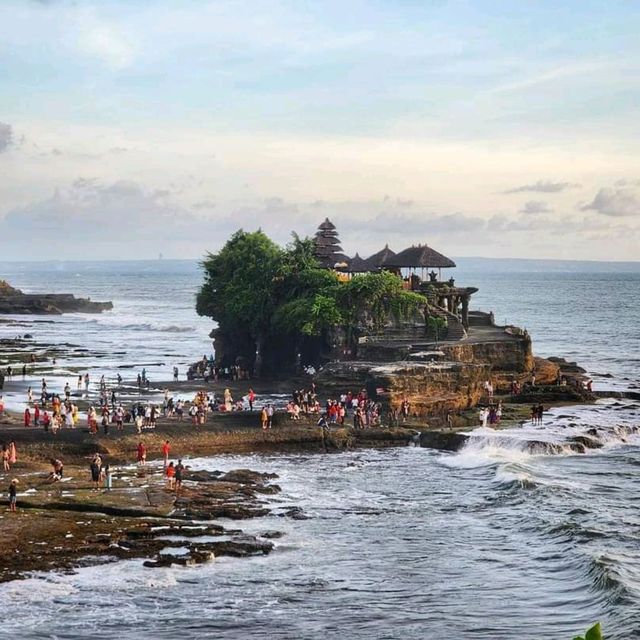 Tanah Lot วัดริมทะเล 🌅 ที่บาหลี 