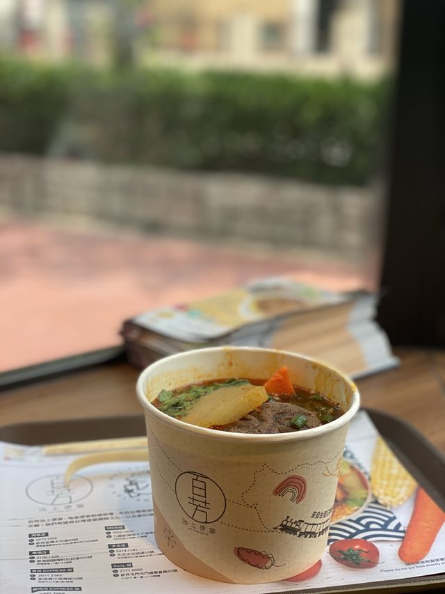 足料台灣便當和牛肉麵 