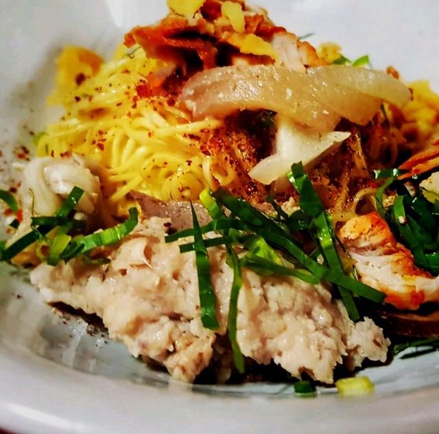 ร้านบะหมี่ในตำนานที่เปิดมา 77​ ปี