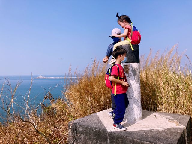 眺望一望無際的大海及港珠澳大橋