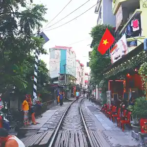 하노이 기찻길마을 낮과 밤이 아름다운 관광지