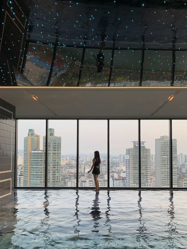 소피텔 앰배서더 서울, 화려했던 수영장