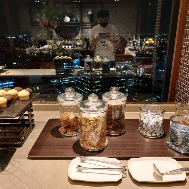 26th floor club lounge at Yokohama