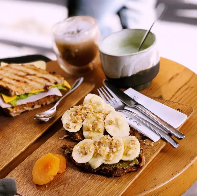 cozy cafe with amazing tea and healthy food 
