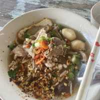 ก๋วยเตี๋ยวเรือ ตลาดน้ำดำเนินสะดวก