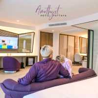 ลากแฟนไปนอนโรงแรมพัทยาห้องพักและสระสวยมากๆ