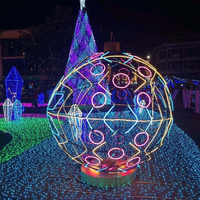 ชมแสงสีอลังการ ที่ ประตูท่าแพ เชียงใหม่