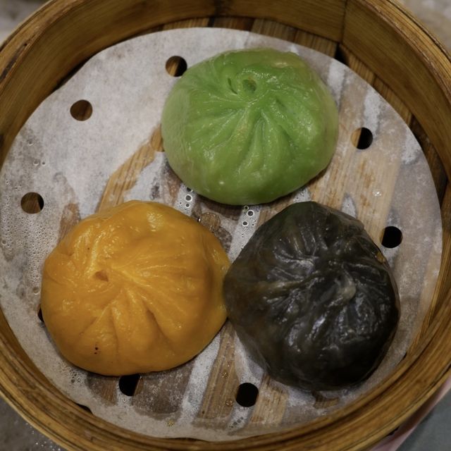 貼地價龍蝦荷葉飯和點心 