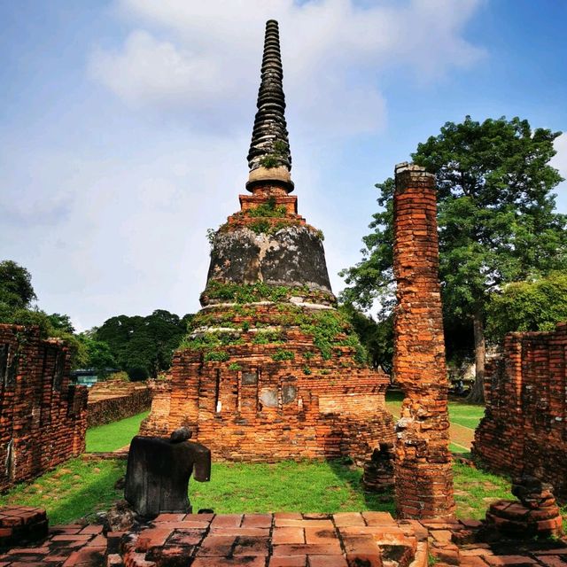 พระพุทธรูปภายในวัดพระศรีสรรเพชญ์
