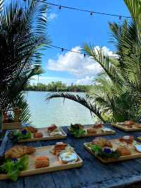 คาเฟ่และที่พักริมน้ำใกล้กรุงเทพ Riverbreeze Cafe