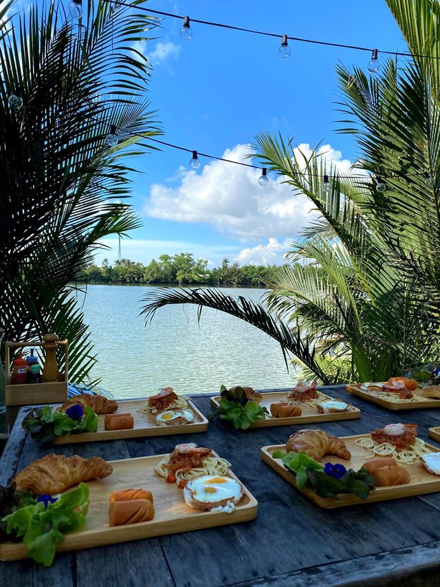 คาเฟ่และที่พักริมน้ำใกล้กรุงเทพ Riverbreeze Cafe
